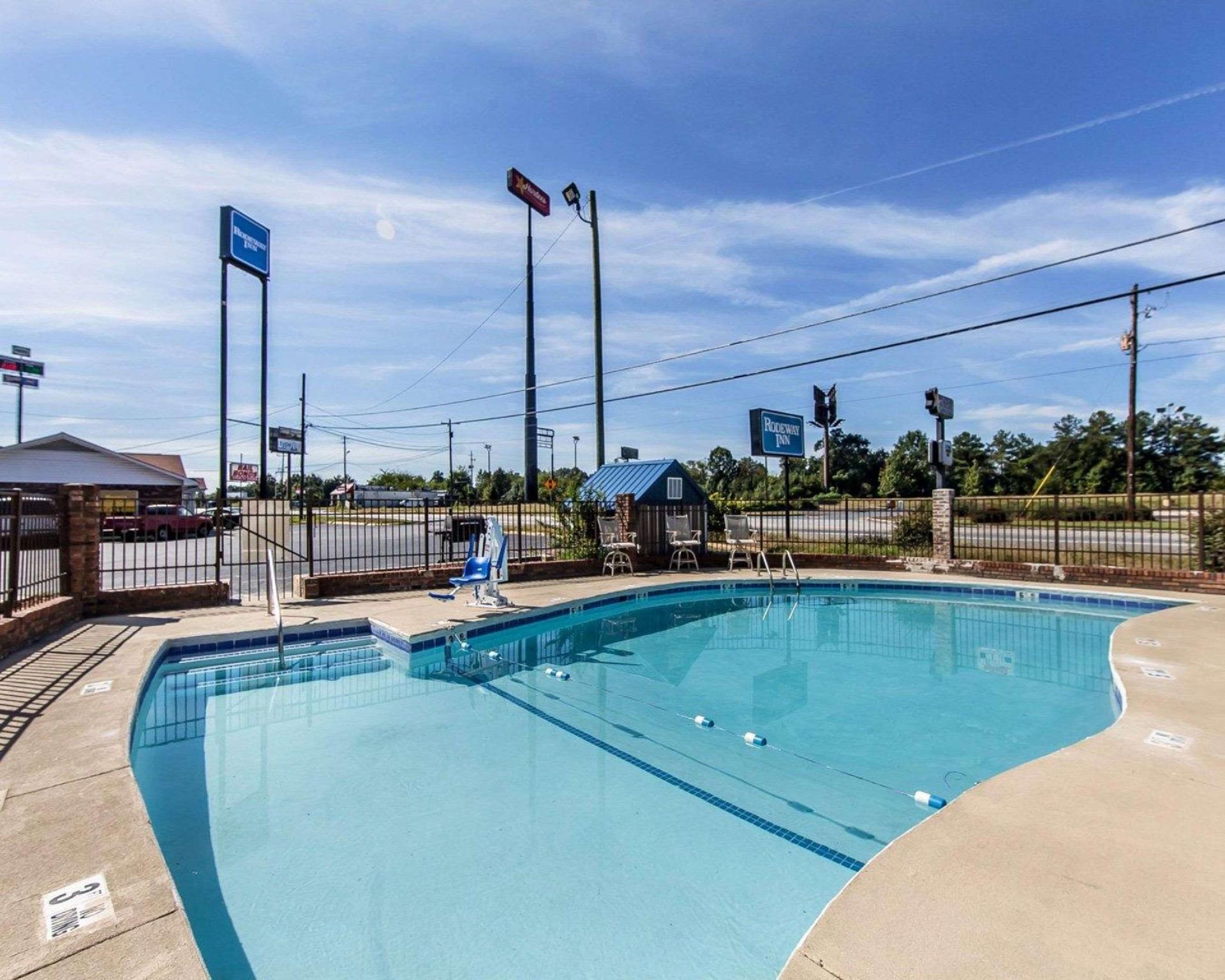 Days Inn By Wyndham Calhoun Ga I-75 And Us-41 Esterno foto
