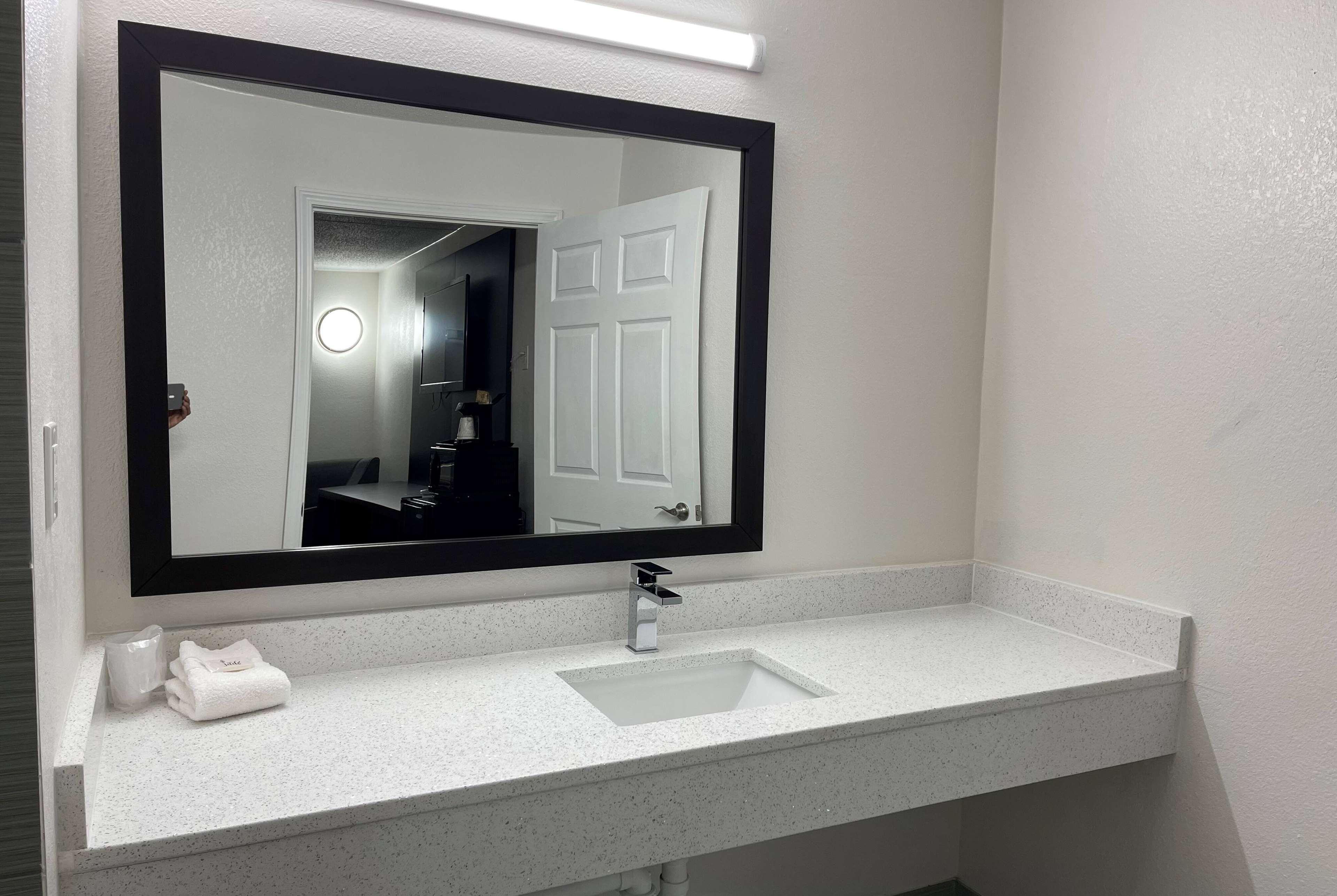 Days Inn By Wyndham Calhoun Ga I-75 And Us-41 Esterno foto