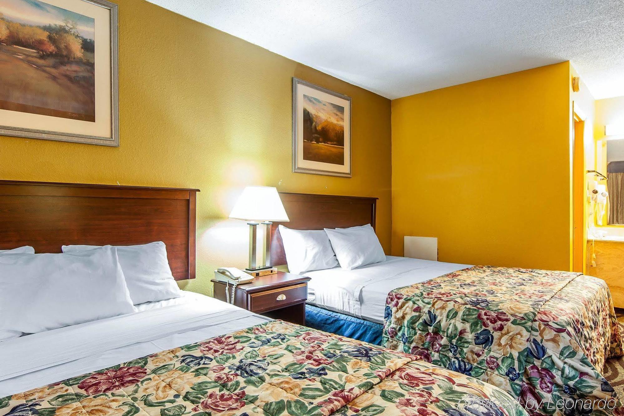 Days Inn By Wyndham Calhoun Ga I-75 And Us-41 Esterno foto