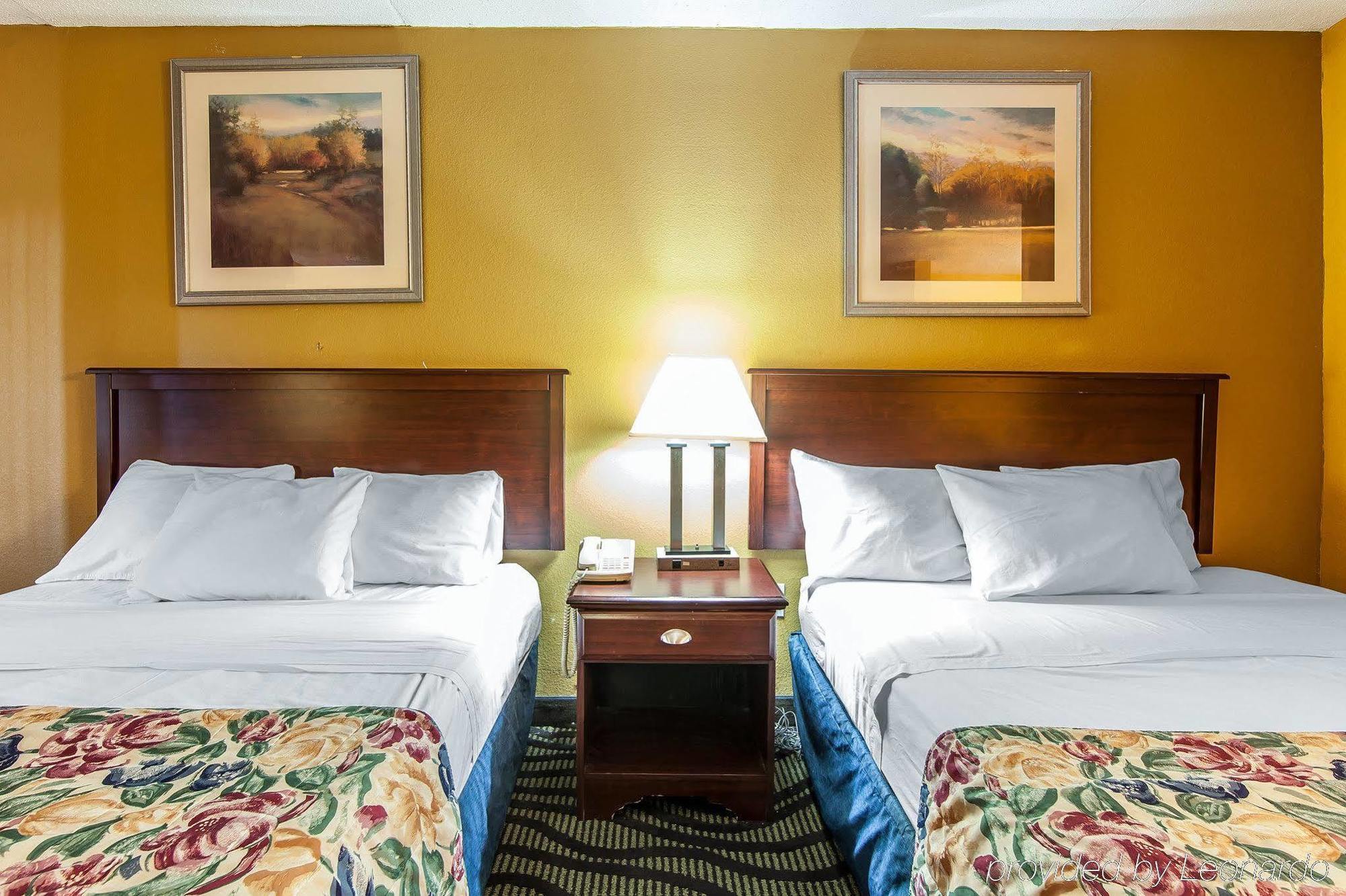 Days Inn By Wyndham Calhoun Ga I-75 And Us-41 Esterno foto