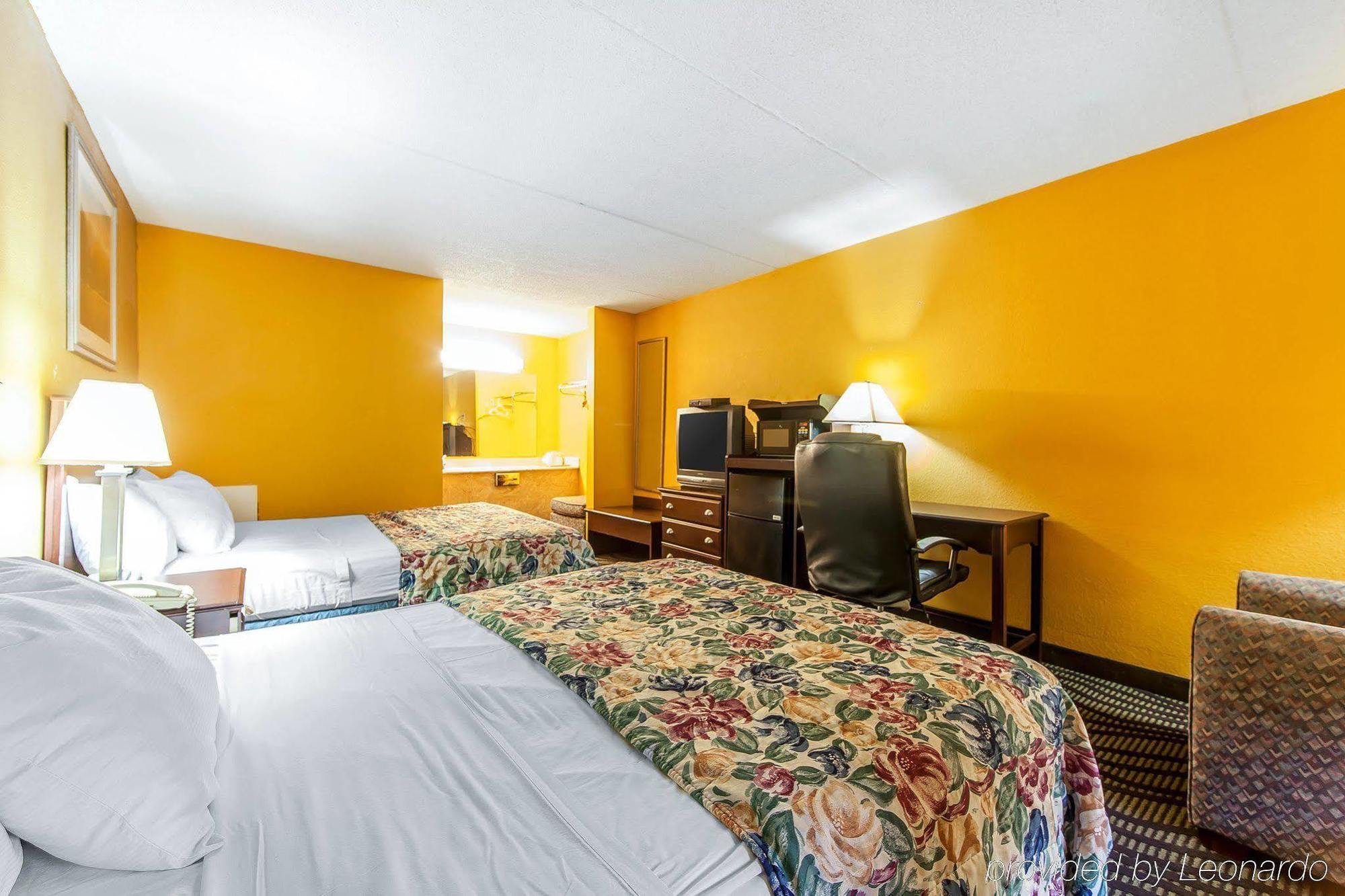 Days Inn By Wyndham Calhoun Ga I-75 And Us-41 Esterno foto