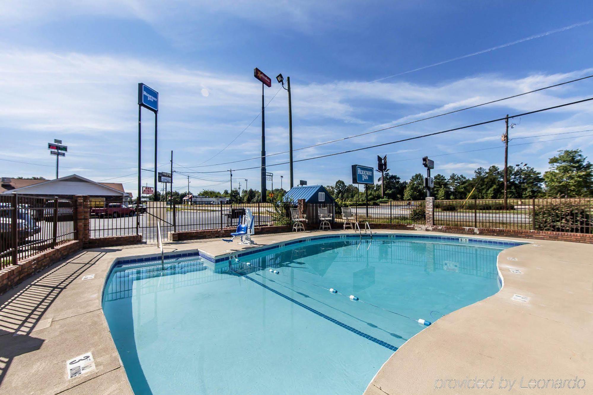 Days Inn By Wyndham Calhoun Ga I-75 And Us-41 Esterno foto
