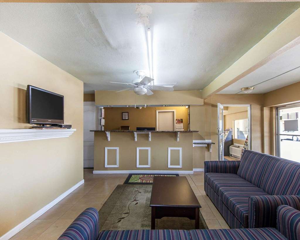 Days Inn By Wyndham Calhoun Ga I-75 And Us-41 Interno foto