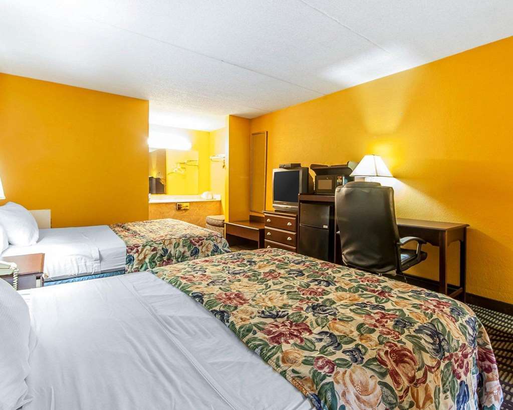 Days Inn By Wyndham Calhoun Ga I-75 And Us-41 Camera foto