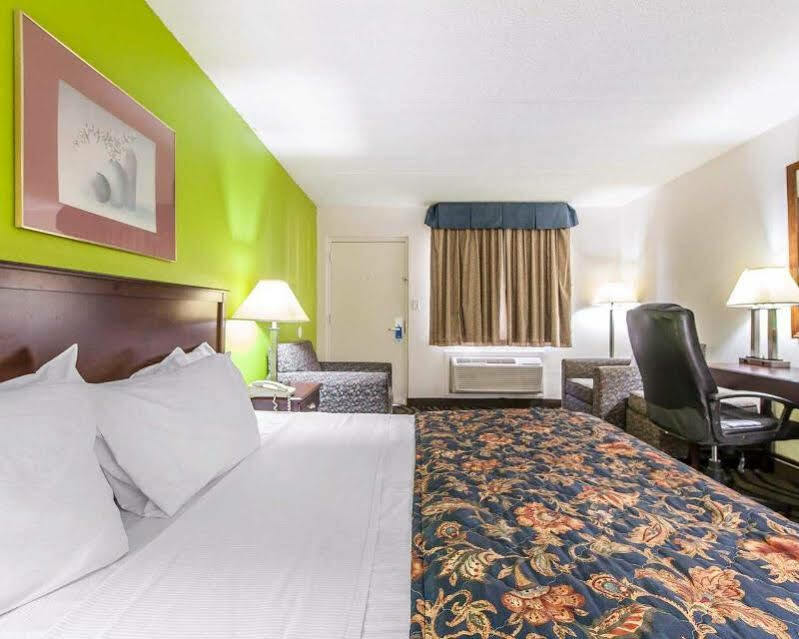 Days Inn By Wyndham Calhoun Ga I-75 And Us-41 Esterno foto