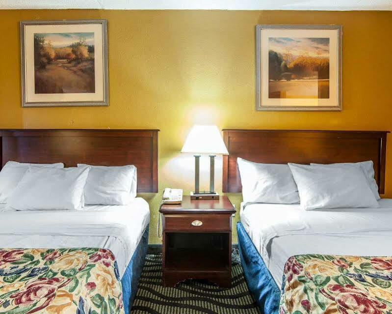 Days Inn By Wyndham Calhoun Ga I-75 And Us-41 Esterno foto